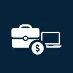 Biała ikona wektorowa na ciemnogranatowym tle, przedstawiająca symbole budowania kapitału: monetę, aktówkę biznesową oraz laptop. Grafika ilustruje gromadzenie oszczędności w ramach programu PPK.